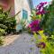 Fully Equipped Vacation Home- 4 min walk to the Beach