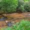 Amazing Creek View Cabin w/ Hot Tub, Firepit & Pool Table - 埃利杰
