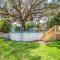 Apartment with Gazebo-Swanky Savannah Style - سافانا