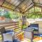 South Houston Townhome with Patio and Gas Grill!