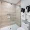 Searenity Suite- Peekaboo Ocean view 1 min walk to Beach