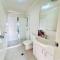 Modern Homely Townhouse with Pool Access & Free WIFI