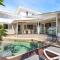 Beecheyana North - Beach Villa with heated pool