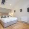 King Deluxe Ensuite with Courtyard View - Venn - Cambridge