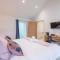 King Deluxe Ensuite with Shower-Bath and Courtyard View - Fawcett - Cambridge