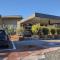 Treetops-Large Home 9km to CBD Sleeps 10