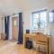 4 x Newly refurbished private access rooms with ensuites - restaurant on-site - Milton