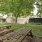 4 x Newly refurbished private access rooms with ensuites - restaurant on-site - Milton
