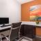 Days Inn & Suites by Wyndham Katy