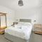 Amaya Three - Newly Renovated - Sleeps 6 - Grantham - Garden & Driveway
