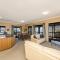 Sea Change - Spacious Family Holiday Accommodation Pet friendly