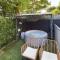 Stylish Maisonette with Hot Tub - 布莱顿霍夫