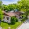 Charming Downtown Bungalow - King Bed, Office