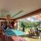 Hostal Mochiliers Bed and Breakfast