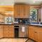 Eagles Nest by Tahoe Getaways - Pet Friendly with Hot Tub, Pool Table & Shuttle to Slopes