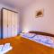 Apartment Zarace - Gdinj 2047b