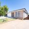 Modern Retreat - Near CBD, 4BR Comfort