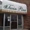 Foto: Twin Pine Inn & Suites