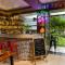 Catba Backpackers Hostel & Pool Bar