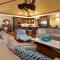 LOTUS PAD Vibrant KaMilo 4BR Home with Heated Pool and Spa - وايكولوا