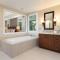 LOTUS PAD Vibrant KaMilo 4BR Home with Heated Pool and Spa - وايكولوا