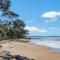Treetops-Large Home 9km to CBD Sleeps 10