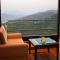 Himalayan Mountain and Valley View - Garden with bonefire - Ample Parking - Luxury Balcony rooms -by Aachman Stays!! Mashobra