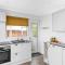 15 Churchfields - Bungalow with Estuary Views and Parking