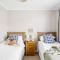 15 Churchfields - Bungalow with Estuary Views and Parking