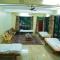 Apna Farmhouse - Private Villa with Pool & Play area - Near Fort -15 min to Ellora Caves - Daulatābād