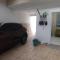 Casa em Itanhaém com 2 quartos garagem p 2 carros, churrasqueira, piscina 200 m da praia - 伊塔尼亚恩