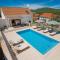 Unique Villa Pietra with heated private pool - Šestanovac