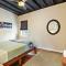 Downtown Hideaway - Entire Building -Fun, Convenient & Comfortable -Sleeps 14 - بحيرة جنيف