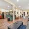 Downtown Hideaway - Entire Building -Fun, Convenient & Comfortable -Sleeps 14 - بحيرة جنيف