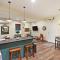 Downtown Hideaway - Entire Building -Fun, Convenient & Comfortable -Sleeps 14 - بحيرة جنيف