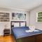 Modern Hideaway Sleeps 14 Backyard & WiFi - 迪凯特
