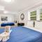 Modern Hideaway Sleeps 14 Backyard & WiFi - 迪凯特