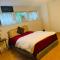 Romantic Stay at Perfect Location- 30 mins To Airport, Langley, Downtown - Guildford