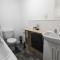 Burnley - 4-Bedroom House - Sleeps 6 - Parking - ClariTurf
