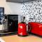 London 993 Apt 202
