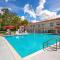Developer Inn Express Fundamental, a Travelodge by Wyndham - 基西米