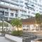 Oasis Grove Stylish 2BR Retreat in Masdar City - 阿布扎比