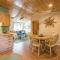 Geneva Beach House - Sleeps 20 - Blocks to Lake - Parking for 10 Cars -Yard - Group Stays - 日内瓦湖