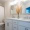 West End Escape -Screened-In Porch - Private Balconies - Lake View - Walking Distance to Public Beach - بحيرة جنيف