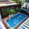 Barefoot Caye Caulker Hotel