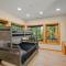 Do not miss your chance to vacation at this five bedroom 5 bath mountain home - إنكلين فيلادج