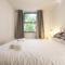 Modern Comfort Near Castle St with WiFi & Parking! - 汤顿