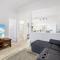 Cosy 2-Bed with Private Deck 400m From Beach