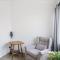 Cosy 2-Bed with Private Deck 400m From Beach