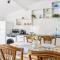 Cosy 2-Bed with Private Deck 400m From Beach
